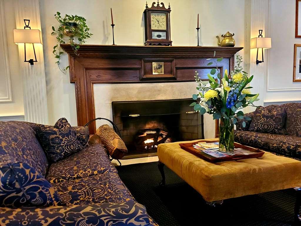 Avon Old Farms Hotel Интериор снимка